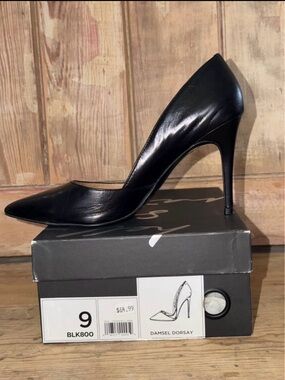 Banana Republic Black Leather Pointed Toe Stiletto Pump
